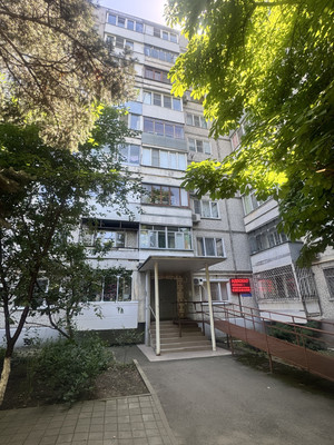 Продам трехкомнатную (3-комн.) квартиру, Ставропольская ул, 182, Краснодар г