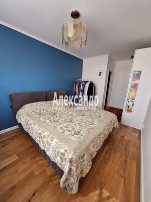 Продам трехкомнатную (3-комн.) квартиру, Тихоокеанская ул, 10к1, Парголово п