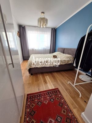 Продам трехкомнатную (3-комн.) квартиру, Тихоокеанская ул, 10к1, Парголово п
