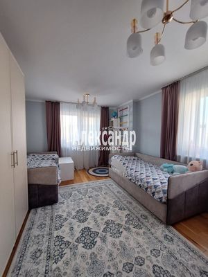 Продам трехкомнатную (3-комн.) квартиру, Тихоокеанская ул, 10к1, Парголово п