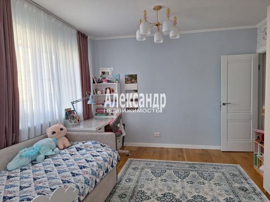 Продам трехкомнатную (3-комн.) квартиру, Тихоокеанская ул, 10к1, Парголово п