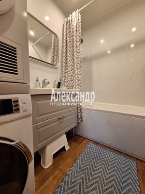 Продам трехкомнатную (3-комн.) квартиру, Тихоокеанская ул, 10к1, Парголово п