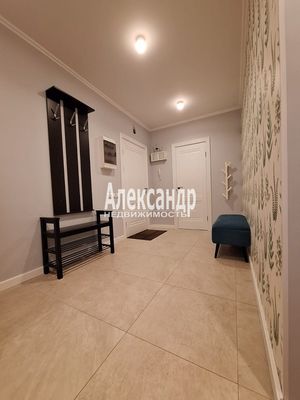 Продам трехкомнатную (3-комн.) квартиру, Тихоокеанская ул, 10к1, Парголово п