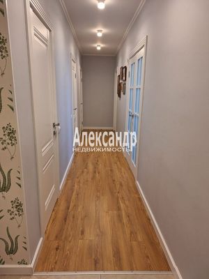 Продам трехкомнатную (3-комн.) квартиру, Тихоокеанская ул, 10к1, Парголово п