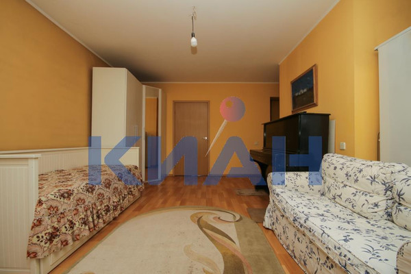 Продам двухкомнатную (2-комн.) квартиру, Дубровинского ул, 62А, Красноярск г