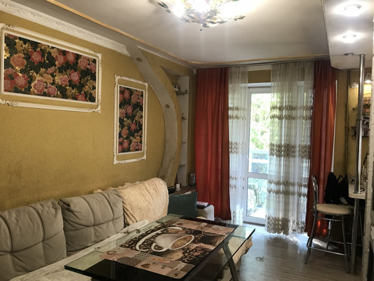 Продам трехкомнатную (3-комн.) квартиру, Ростовская ул, 6, Симферополь г