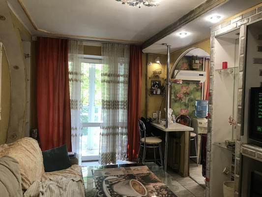 Продам трехкомнатную (3-комн.) квартиру, Ростовская ул, 6, Симферополь г