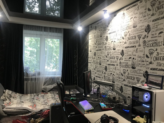 Продам трехкомнатную (3-комн.) квартиру, Ростовская ул, 6, Симферополь г