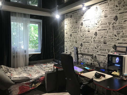 Продам трехкомнатную (3-комн.) квартиру, Ростовская ул, 6, Симферополь г