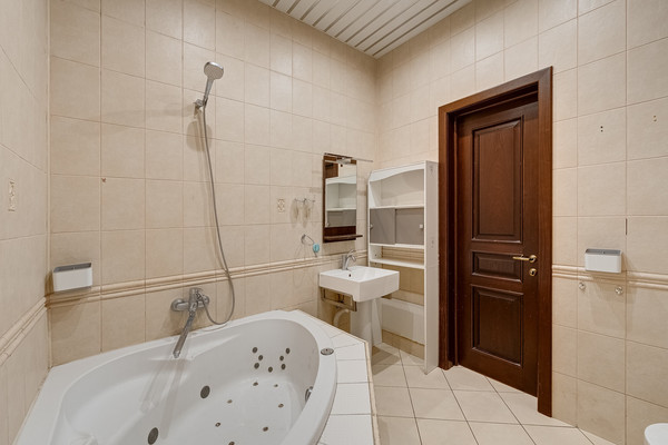 Продам трехкомнатную (3-комн.) квартиру, Кутузовский пр-кт, 35, Москва г