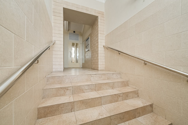 Продам трехкомнатную (3-комн.) квартиру, Кутузовский пр-кт, 35, Москва г