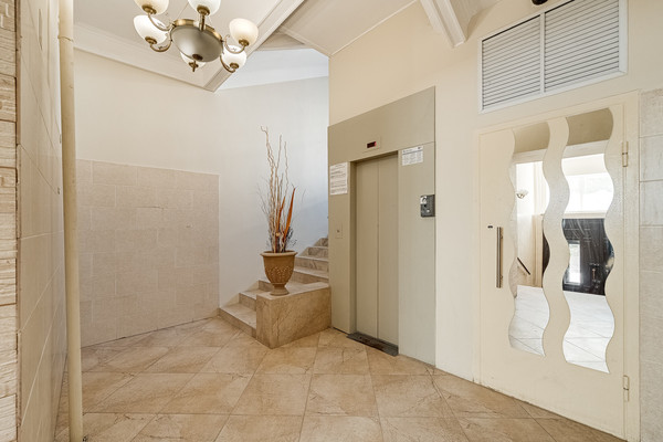 Продам трехкомнатную (3-комн.) квартиру, Кутузовский пр-кт, 35, Москва г