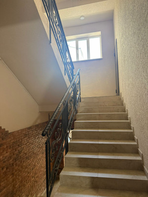 Продам трехкомнатную (3-комн.) квартиру, Тлостанова ул, 28, Нальчик г