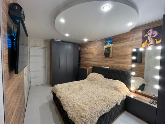 Продам трехкомнатную (3-комн.) квартиру, Маршала Казакова ул, 10Ек1, Санкт-Петербург г