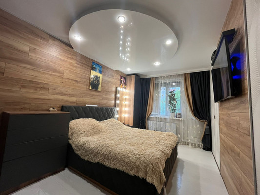 Продам трехкомнатную (3-комн.) квартиру, Маршала Казакова ул, 10Ек1, Санкт-Петербург г