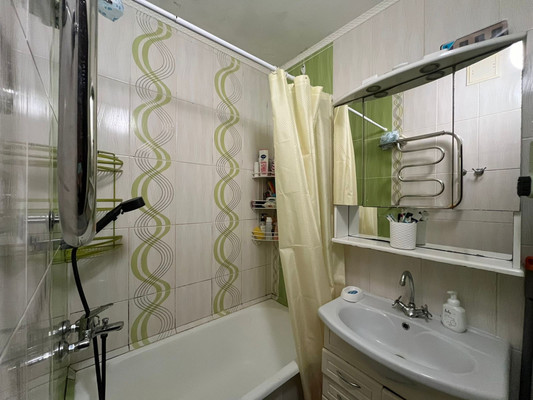 Продам трехкомнатную (3-комн.) квартиру, Маршала Казакова ул, 10Ек1, Санкт-Петербург г