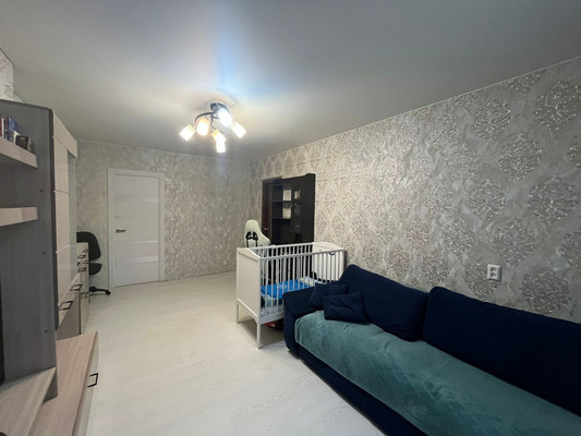 Продам трехкомнатную (3-комн.) квартиру, Маршала Казакова ул, 10Ек1, Санкт-Петербург г