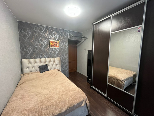 Продам трехкомнатную (3-комн.) квартиру, Маршала Казакова ул, 10Ек1, Санкт-Петербург г