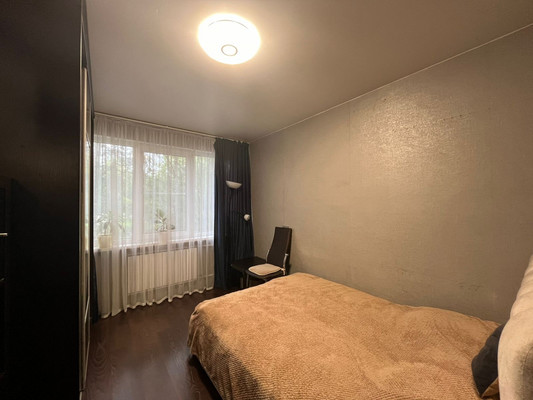 Продам трехкомнатную (3-комн.) квартиру, Маршала Казакова ул, 10Ек1, Санкт-Петербург г