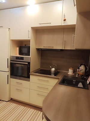 Продам двухкомнатную (2-комн.) квартиру, Чехова ул, 100, Ишим г