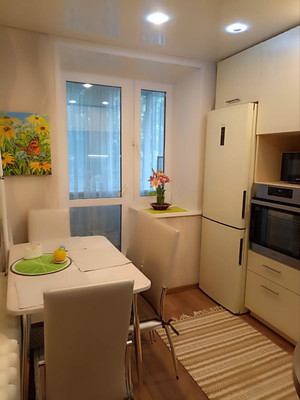 Продам двухкомнатную (2-комн.) квартиру, Чехова ул, 100, Ишим г
