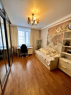 Продам трехкомнатную (3-комн.) квартиру, Ладожский б-р, 1к1, Тельмана п