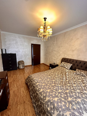 Продам трехкомнатную (3-комн.) квартиру, Ладожский б-р, 1к1, Тельмана п