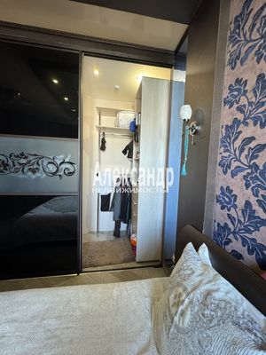 Продам трехкомнатную (3-комн.) квартиру, Вишерская ул, 22, Шушары п