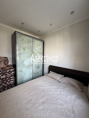 Продам трехкомнатную (3-комн.) квартиру, Вишерская ул, 22, Шушары п