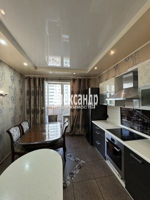 Продам трехкомнатную (3-комн.) квартиру, Вишерская ул, 22, Шушары п