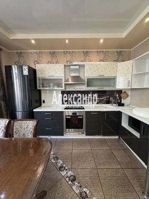 Продам трехкомнатную (3-комн.) квартиру, Вишерская ул, 22, Шушары п