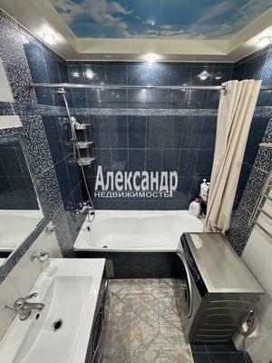 Продам трехкомнатную (3-комн.) квартиру, Вишерская ул, 22, Шушары п