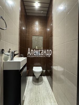 Продам трехкомнатную (3-комн.) квартиру, Вишерская ул, 22, Шушары п