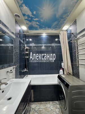 Продам трехкомнатную (3-комн.) квартиру, Вишерская ул, 22, Шушары п