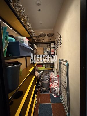 Продам трехкомнатную (3-комн.) квартиру, Вишерская ул, 22, Шушары п
