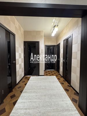 Продам трехкомнатную (3-комн.) квартиру, Вишерская ул, 22, Шушары п