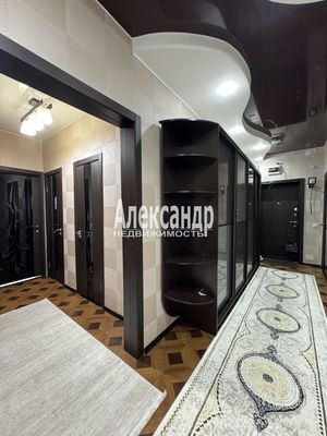 Продам трехкомнатную (3-комн.) квартиру, Вишерская ул, 22, Шушары п