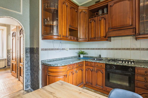 Продам трехкомнатную (3-комн.) квартиру, 9-я В.О. линия, 32А, Санкт-Петербург г