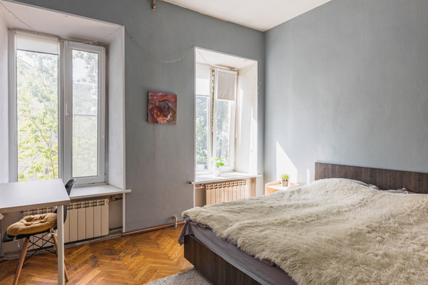 Продам трехкомнатную (3-комн.) квартиру, 9-я В.О. линия, 32А, Санкт-Петербург г