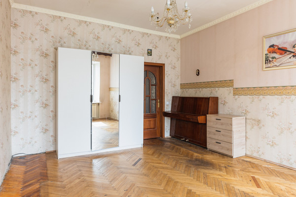 Продам трехкомнатную (3-комн.) квартиру, 9-я В.О. линия, 32А, Санкт-Петербург г