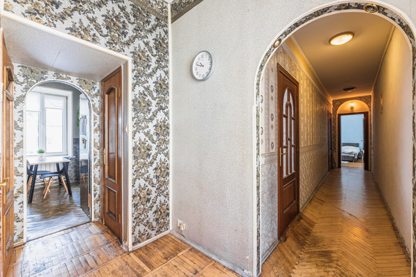 Продам трехкомнатную (3-комн.) квартиру, 9-я В.О. линия, 32А, Санкт-Петербург г