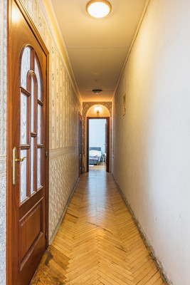 Продам трехкомнатную (3-комн.) квартиру, 9-я В.О. линия, 32А, Санкт-Петербург г
