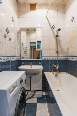 Продам трехкомнатную (3-комн.) квартиру, 9-я В.О. линия, 32А, Санкт-Петербург г