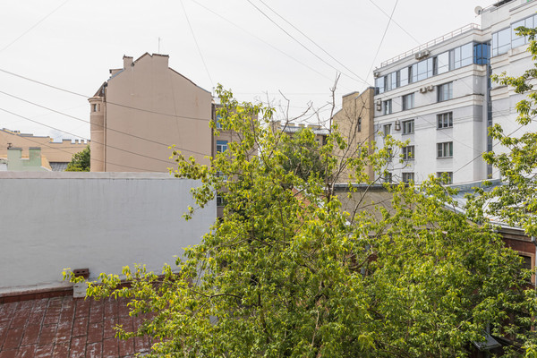 Продам трехкомнатную (3-комн.) квартиру, 9-я В.О. линия, 32А, Санкт-Петербург г