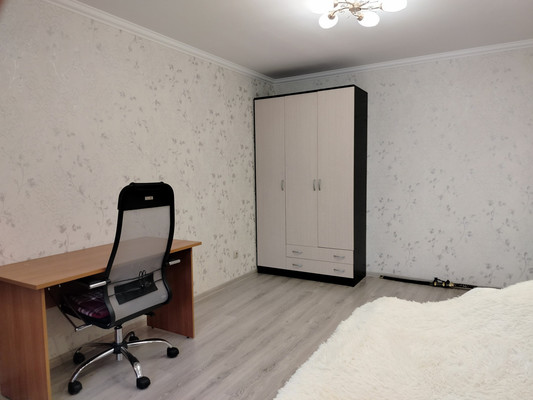Продам трехкомнатную (3-комн.) квартиру, Садовый пер, 2к2, Рощино гп