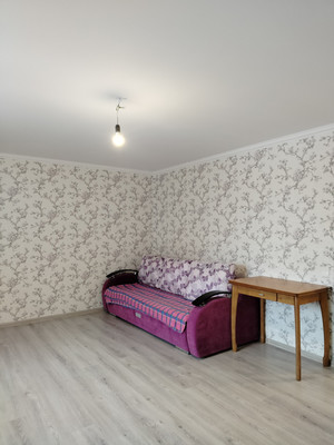 Продам трехкомнатную (3-комн.) квартиру, Садовый пер, 2к2, Рощино гп