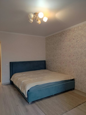 Продам трехкомнатную (3-комн.) квартиру, Садовый пер, 2к2, Рощино гп