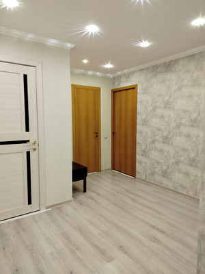 Продам трехкомнатную (3-комн.) квартиру, Садовый пер, 2к2, Рощино гп
