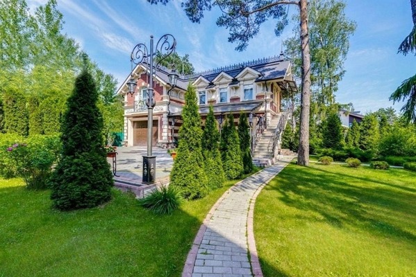 Продам коттедж, Лазурная ул, 47, Жаворонки с, 17 км от города