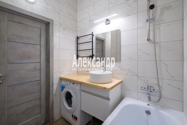 Продам однокомнатную (1-комн.) квартиру, Ручьевский пр-кт, 17к1, Мурино п